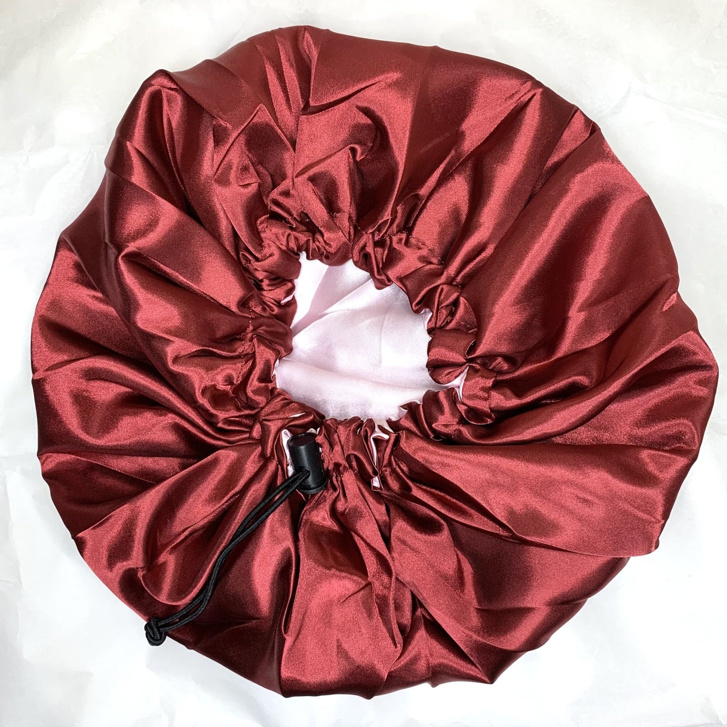 Bonnet en satin réversible et ajustable - Bourgogne et rose pâle