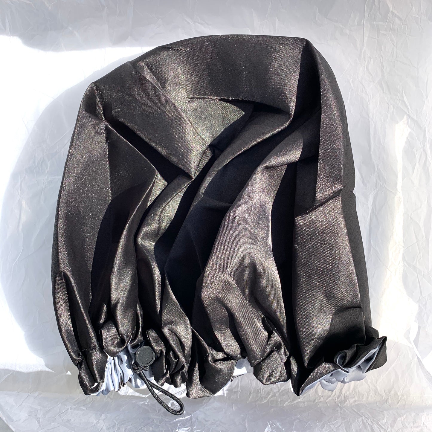 Bonnet en satin réversible et ajustable - Noir et argent